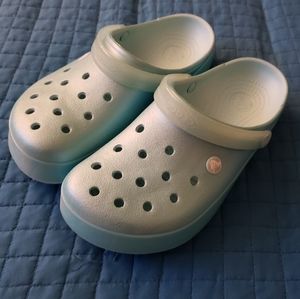 Crocs baby blue metallic clogs size M7/W9